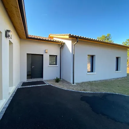 Avec Piscine Chauffée Idéalement Située *