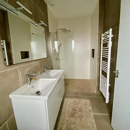 Villa Avec Piscine Chauffee Idealement Situee *