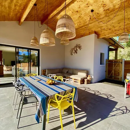 Villa Avec Piscine Chauffée Idéalement Située